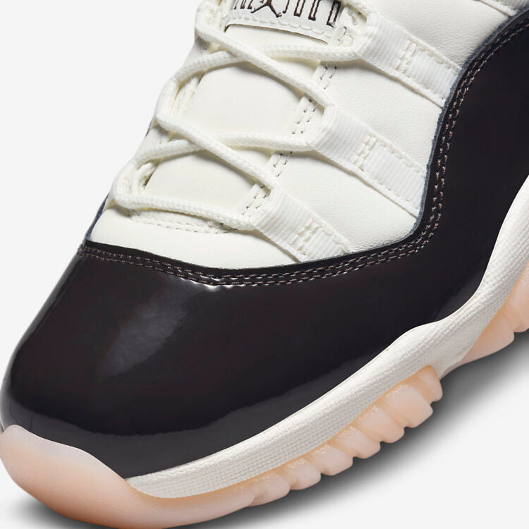 Air Jordan 11 WMNS “Neapolitan”