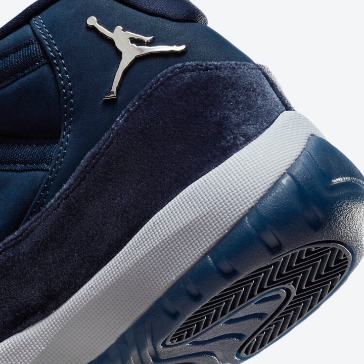 Air Jordan 11 WMNS “Midnight Navy”