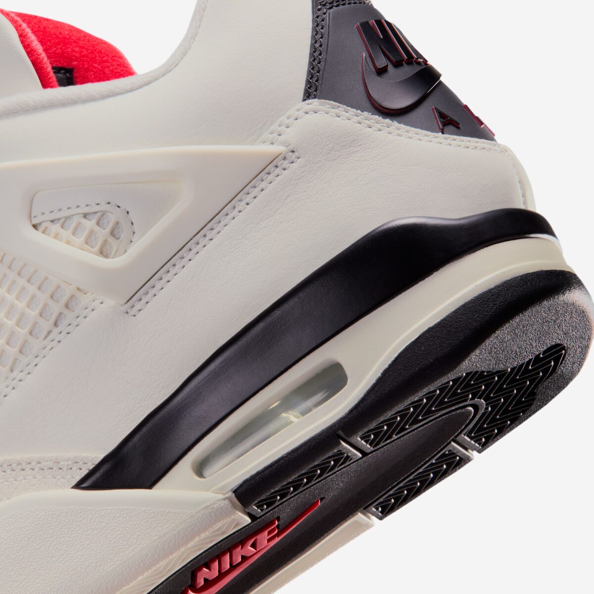 Air Jordan 4 “Flight Club”
