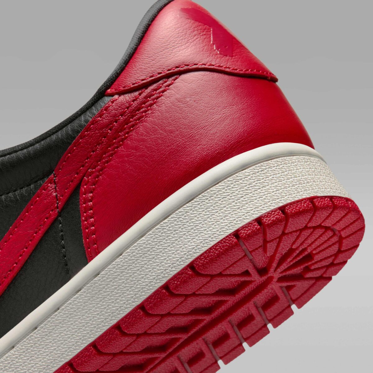 Air Jordan 1 Low OG “Banned”
